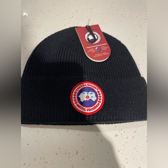 CANADA GOOSE MACMILLAN PARKA
Brand New With Tags +MATCHING FREE BEANIE - Picture 6 of 7